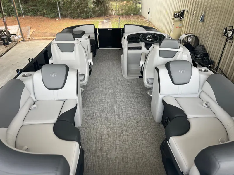 Slide: The Image of Tahoe LTZ QL21T 2024 - 18