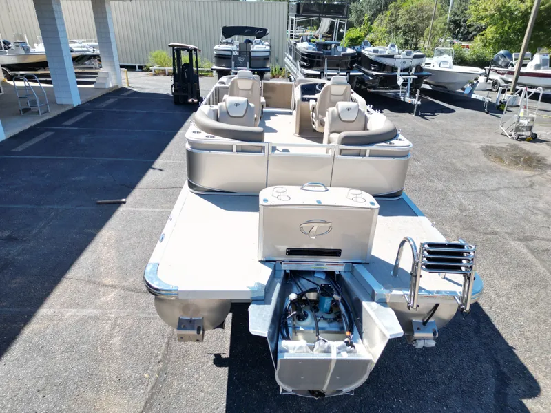 Slide: The Image of Tahoe LTZ QL21T 2024 - 10