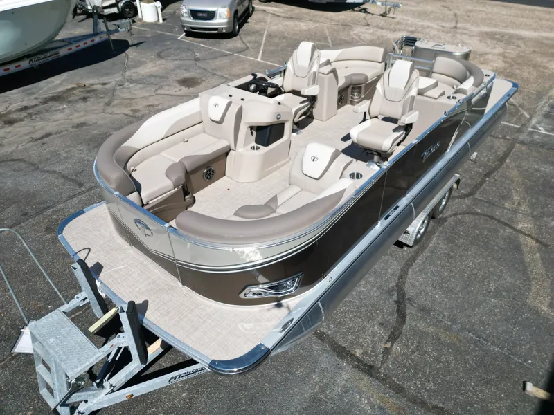 Slide: The Image of Tahoe LTZ QL21T 2024 - 16