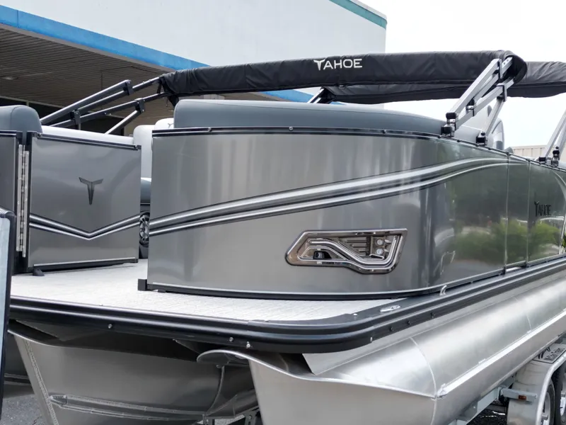 Slide: The Image of Tahoe LTZ QL23T 2025 - 15