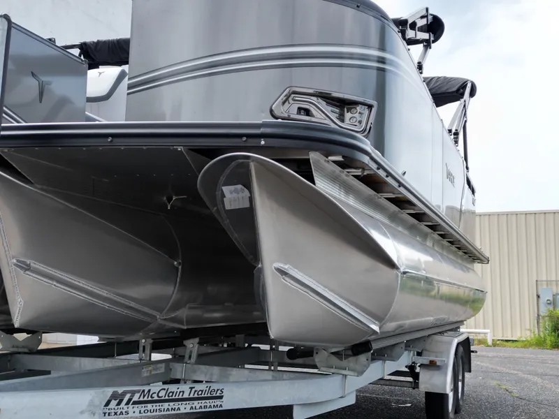 Slide: The Image of Tahoe LTZ QL23T 2025 - 16