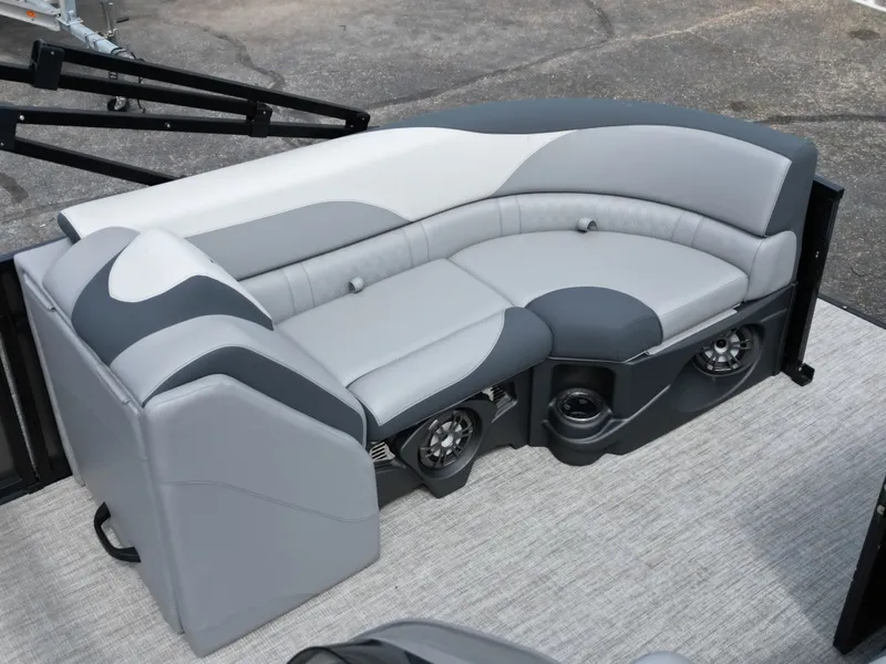 Slide: The Image of Tahoe LTZ QL23T 2025 - 21