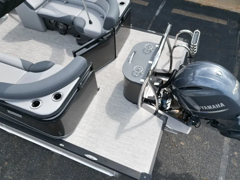 Slide: The Image of Tahoe LTZ QL23T 2025 - 23