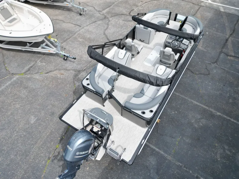 Slide: The Image of Tahoe LTZ QL23T 2025 - 7