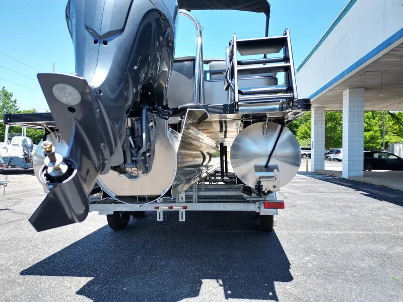 Slide: The Image of Tahoe LTZ QL23T DX 2025 - 10