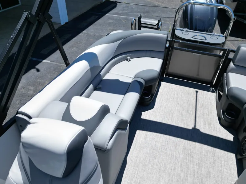 Slide: The Image of Tahoe LTZ QL23T DX 2025 - 15