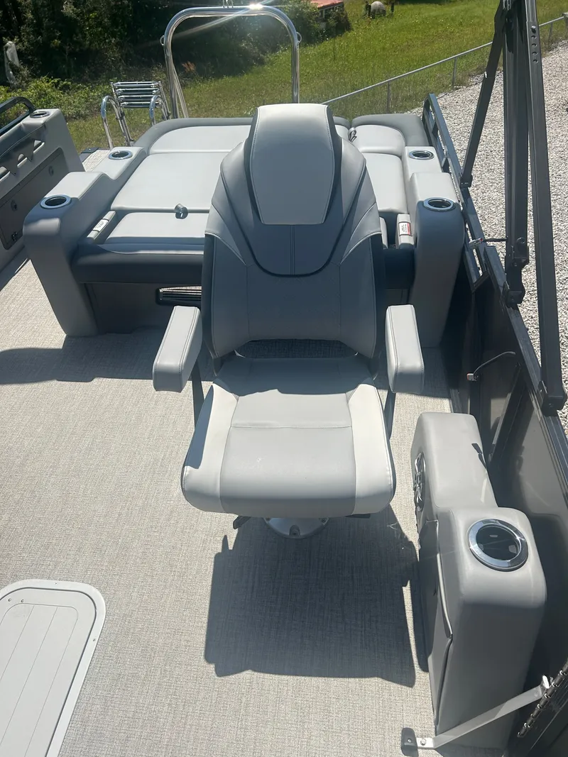 Slide: The Image of Tahoe LTZ VRB23T 2025 - 10