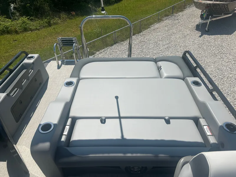 Slide: The Image of Tahoe LTZ VRB23T 2025 - 14