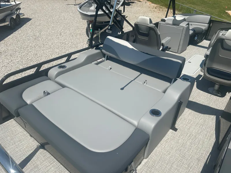 Slide: The Image of Tahoe LTZ VRB23T 2025 - 17