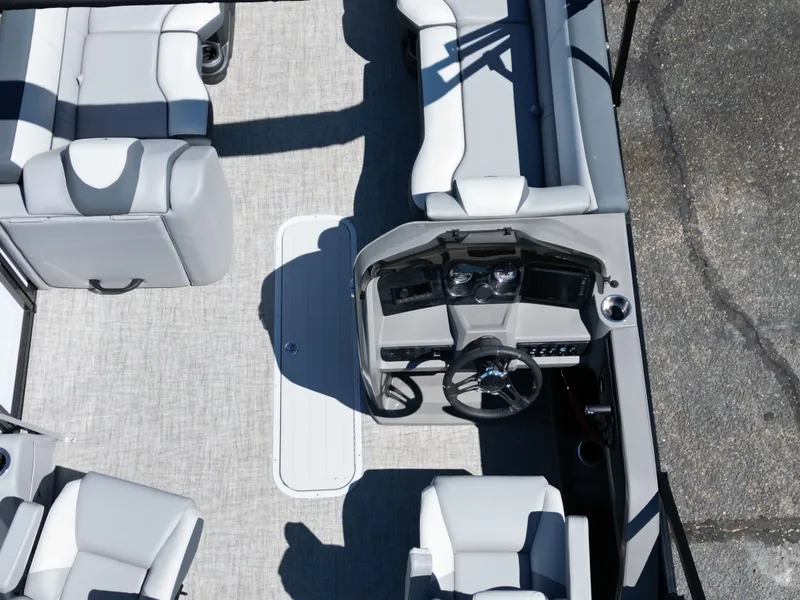 Slide: The Image of Tahoe LTZ VRB23T DX 2025 - 18