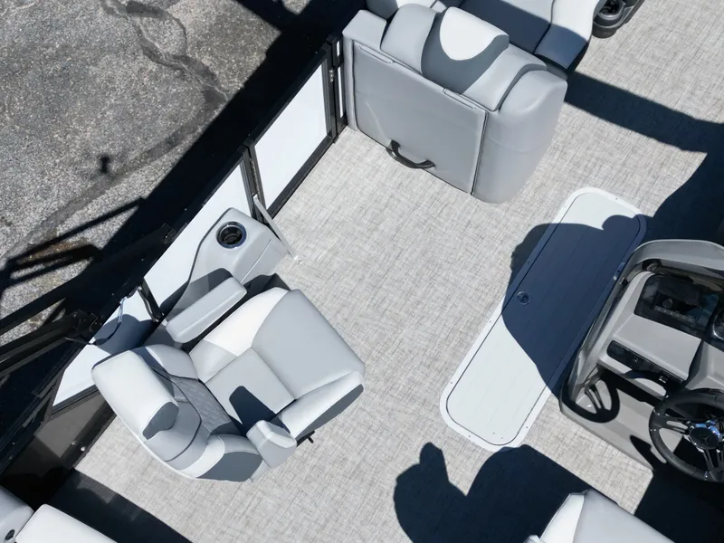 Slide: The Image of Tahoe LTZ VRB23T DX 2025 - 19