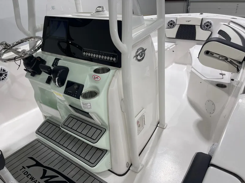 Slide: The Image of Tidewater 220 LXF 2025 - 37