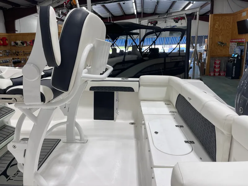 Slide: The Image of Tidewater 220 LXF 2025 - 9