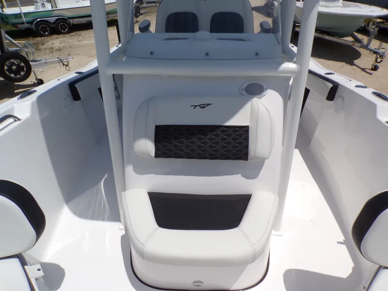 Slide: The Image of Tidewater 220 LXF 2025 - 22