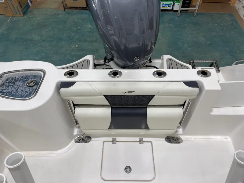 Slide: The Image of Tidewater 232 CC Adventure 2025 - 19