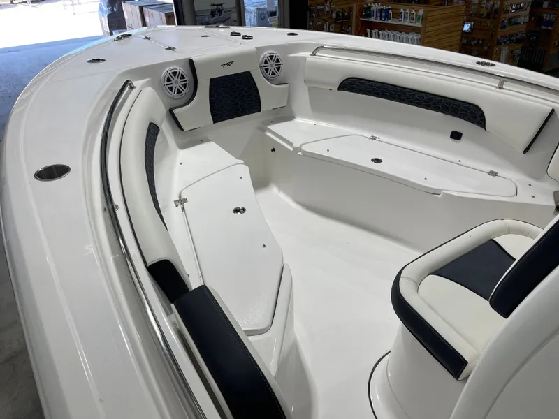 Slide: The Image of Tidewater 232 CC Adventure 2025 - 22