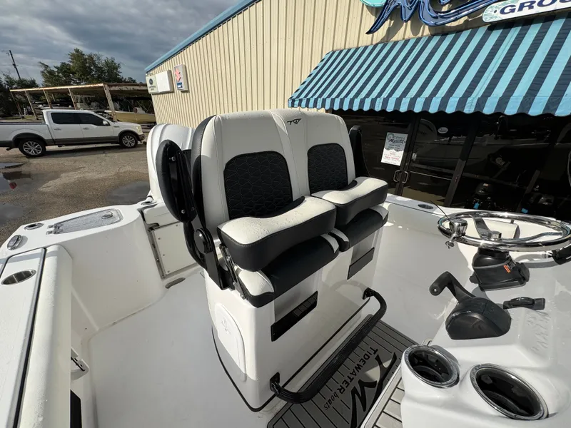 Slide: The Image of Tidewater 232 CC Adventure 2026 - 12