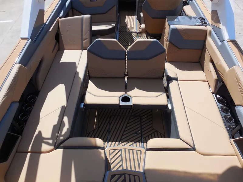 Slide: The Image of MasterCraft XStar 25 2026 - 11
