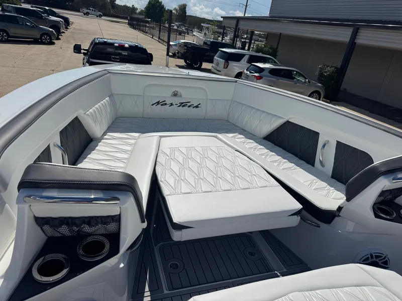 Slide: The Image of Nor-Tech 400 Supersport with trailer 2025 - 11