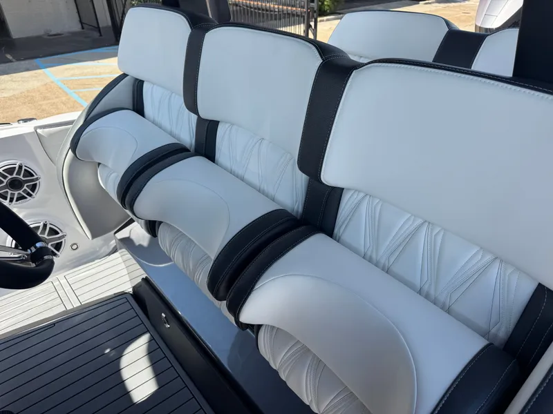 Slide: The Image of Nor-Tech 400 Supersport with trailer 2025 - 20