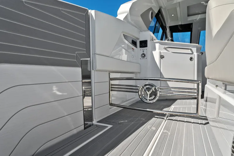 Slide: The Image of Cruisers 42 GLS Outboard 2026 - 67