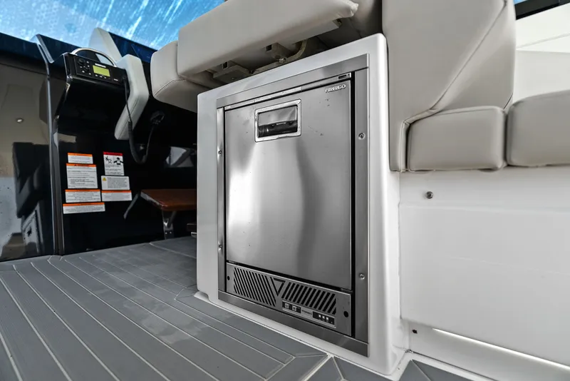 Slide: The Image of Cruisers 42 GLS Outboard 2026 - 69