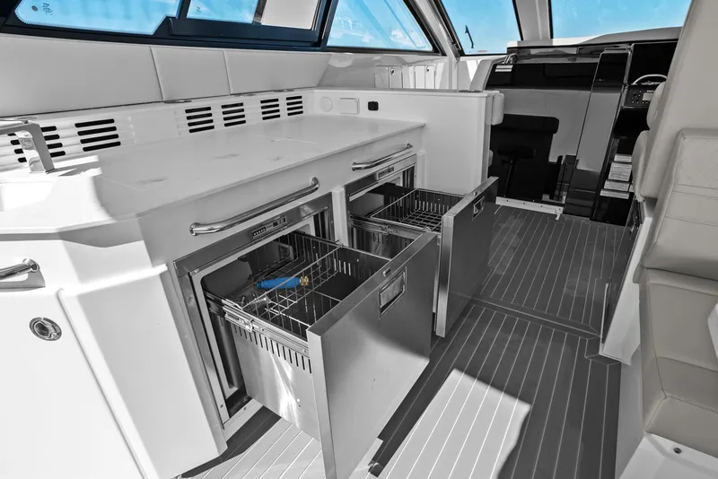 Slide: The Image of Cruisers Yachts 42 GLS Outboard 2026 - 51