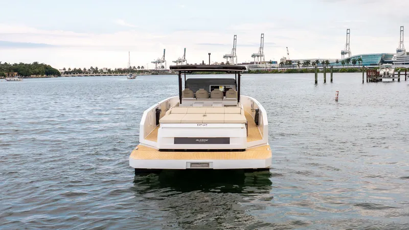 Slide: The Image of De Antonio D42 Open 2027 - 7