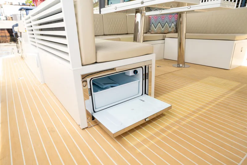 Slide: The Image of De Antonio D42 Open 2027 - 24
