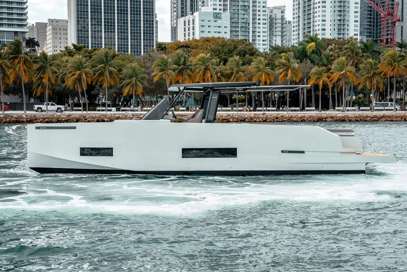 Slide: The Image of De Antonio D42 Open 2025 - 5