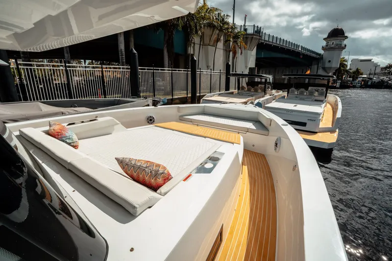 Slide: The Image of De Antonio D50 Coupé 2025 - 25