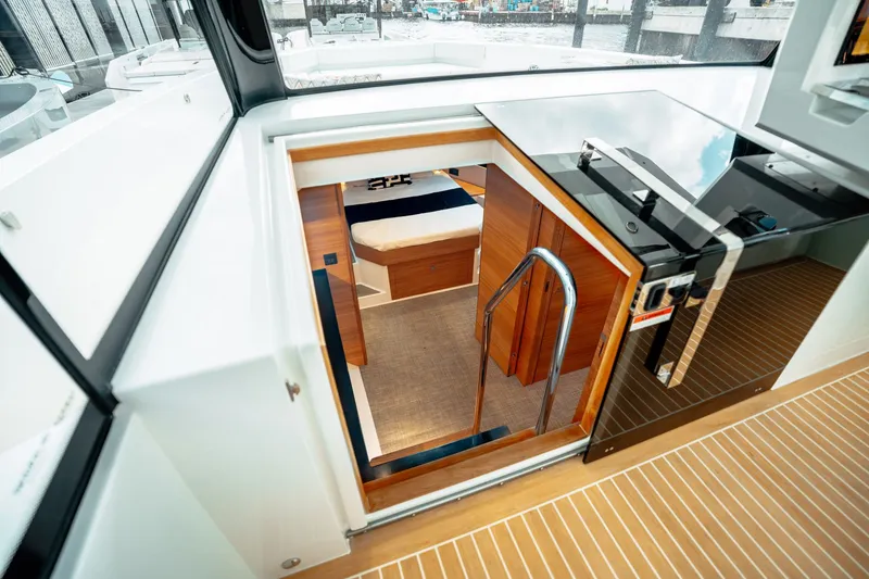 Slide: The Image of De Antonio D50 Coupé 2025 - 32