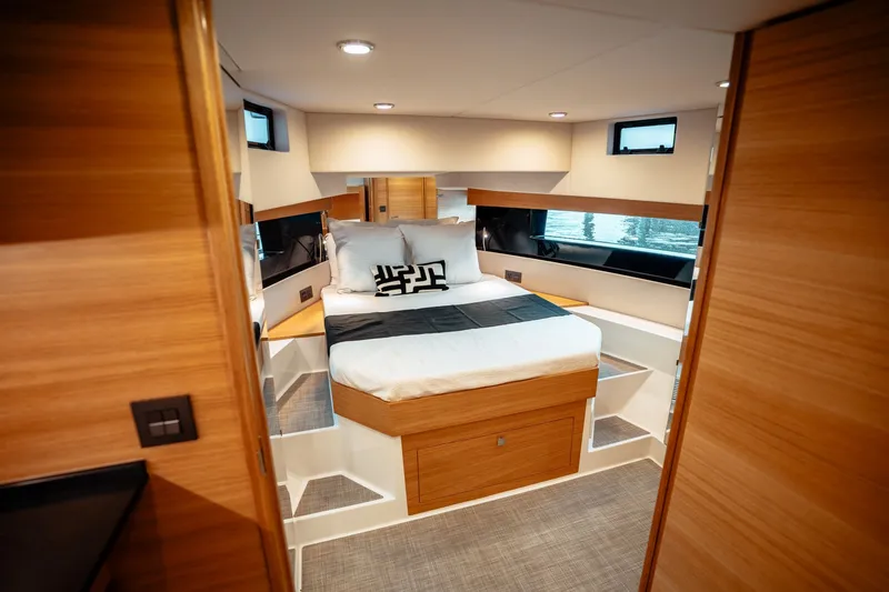 Slide: The Image of De Antonio D50 Coupé 2025 - 33