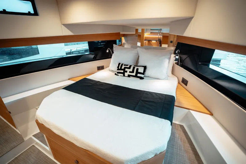 Slide: The Image of De Antonio D50 Coupé 2025 - 34