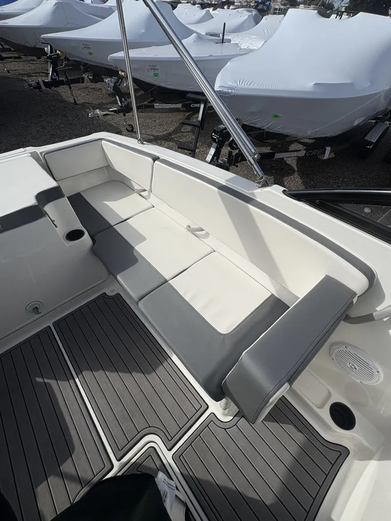 Slide: The Image of Bayliner VR4 Bowrider I/O 2019 - 11