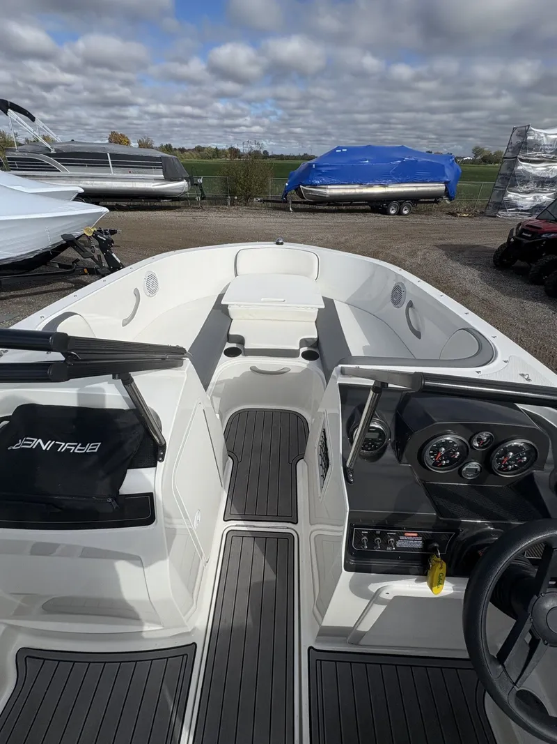 Slide: The Image of Bayliner VR4 Bowrider I/O 2019 - 15