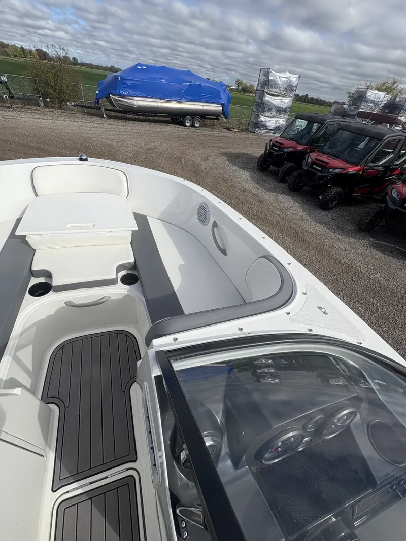 Slide: The Image of Bayliner VR4 Bowrider I/O 2019 - 17