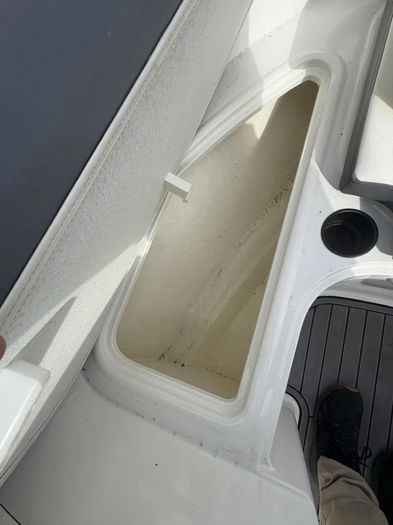 Slide: The Image of Bayliner VR4 Bowrider I/O 2019 - 18