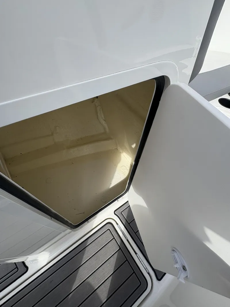 Slide: The Image of Bayliner VR4 Bowrider I/O 2019 - 19