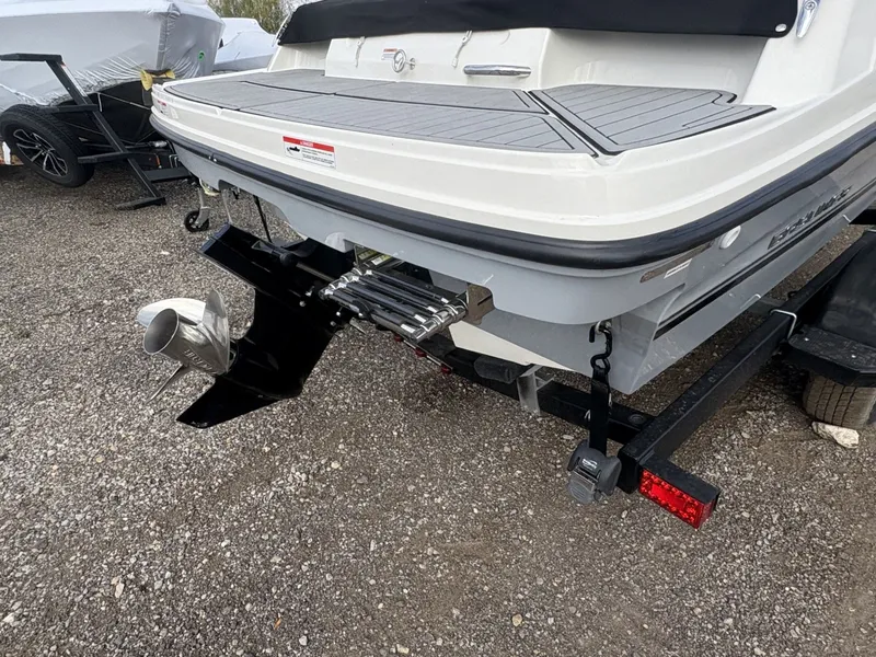 Slide: The Image of Bayliner VR4 Bowrider I/O 2019 - 25