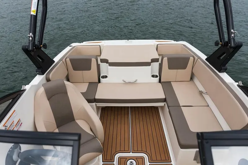 Slide: The Image of Bayliner VR4 Bowrider I/O 2019 - 39