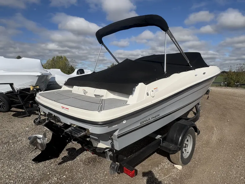Slide: The Image of Bayliner VR4 Bowrider I/O 2019 - 4