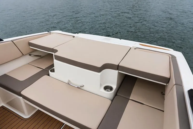 Slide: The Image of Bayliner VR4 Bowrider I/O 2019 - 41