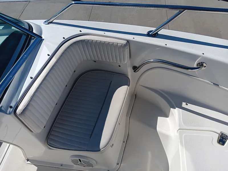 Slide: The Image of Boston Whaler 18 Ventura 2001 - 10