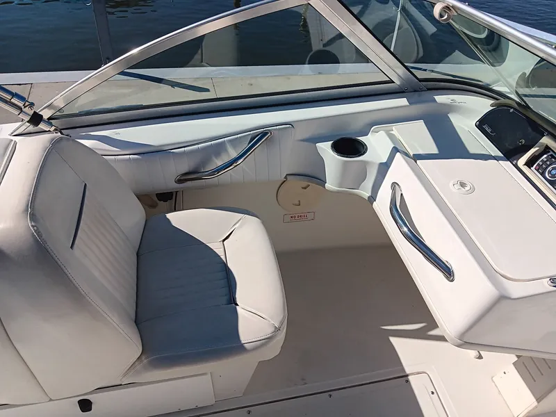 Slide: The Image of Boston Whaler 18 Ventura 2001 - 12