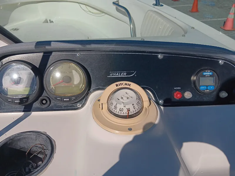 Slide: The Image of Boston Whaler 18 Ventura 2001 - 14