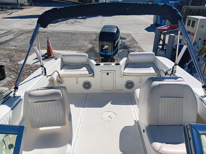 Slide: The Image of Boston Whaler 18 Ventura 2001 - 15