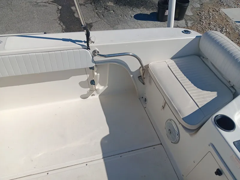 Slide: The Image of Boston Whaler 18 Ventura 2001 - 21