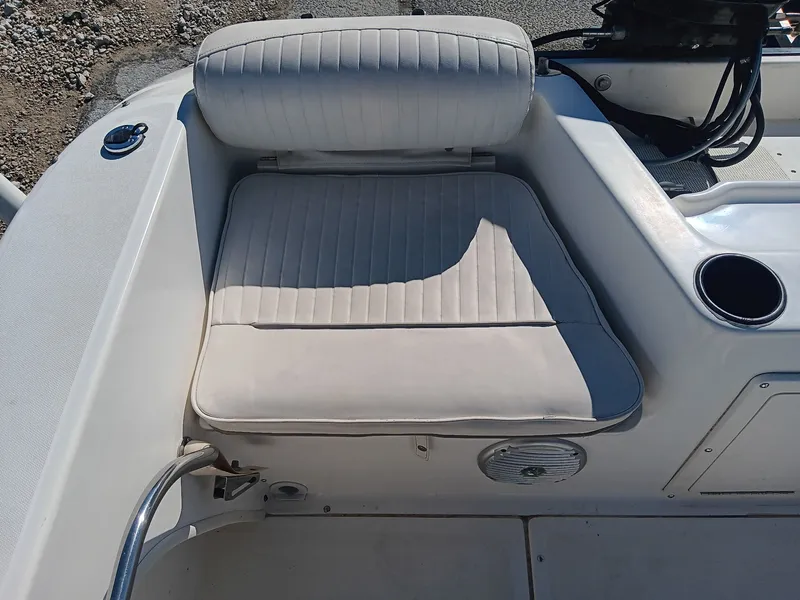 Slide: The Image of Boston Whaler 18 Ventura 2001 - 26