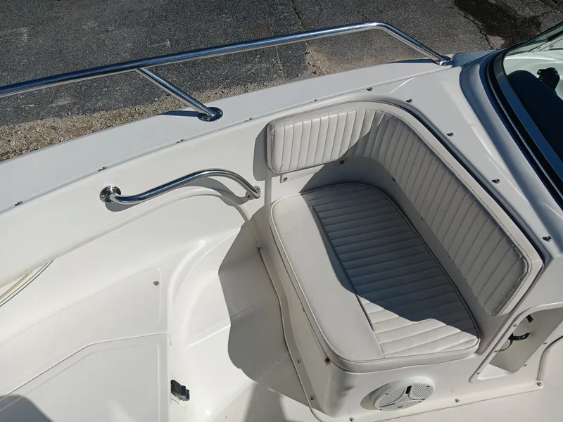 Slide: The Image of Boston Whaler 18 Ventura 2001 - 5